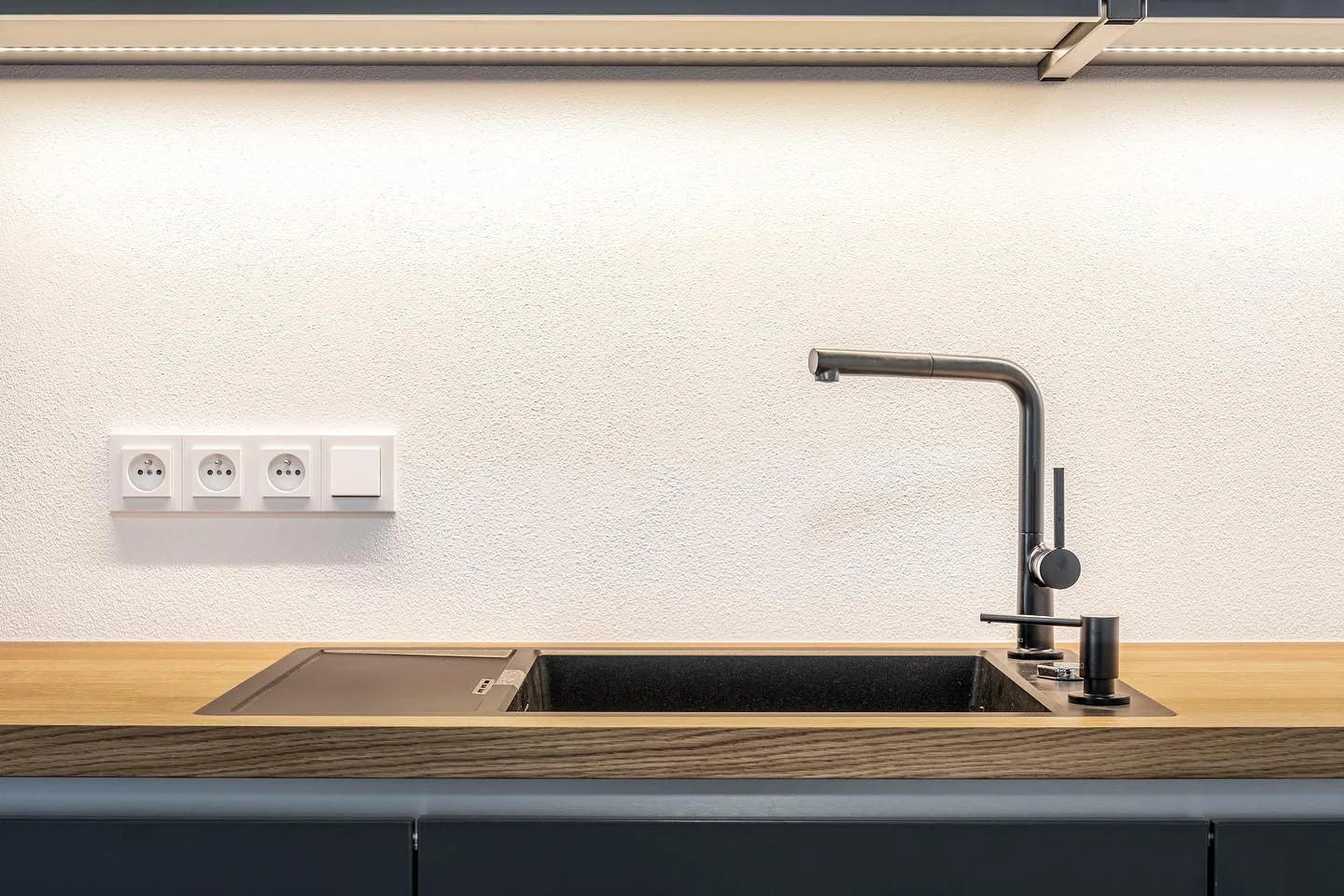 AM INTERIÉR Kontakt